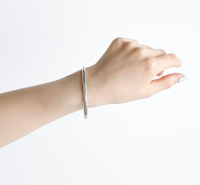 indian jewelry インディアンジュエリー ナバホ シルバー925B バングル
