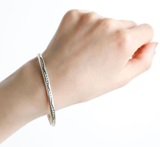 indian jewelry インディアンジュエリー ナバホ シルバー925B バングル