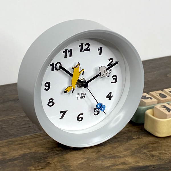 山鳩舎 yamabatosha 2way clock(CAT・FOX)　置き時計 アナログ 壁掛け時計 猫 グッズ 柄 雑貨 おしゃれ かわいい キツネ きつね 可愛い プレゼント 女性 ギフト｜oliveavenue