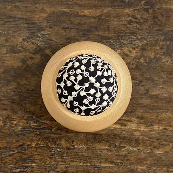 倉敷意匠計画室 点と線模様製作所 刺繍ピンクッション 針山 針