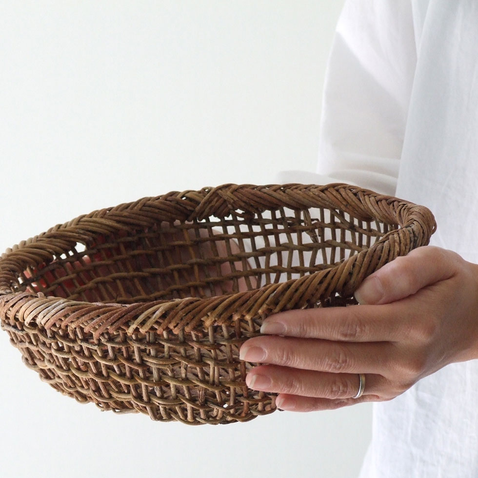 あけび細工　円形 編み込み皿 一点物｜あけびかご｜丸皿｜トレイ｜飾り台｜乱れ編み｜大サイズ