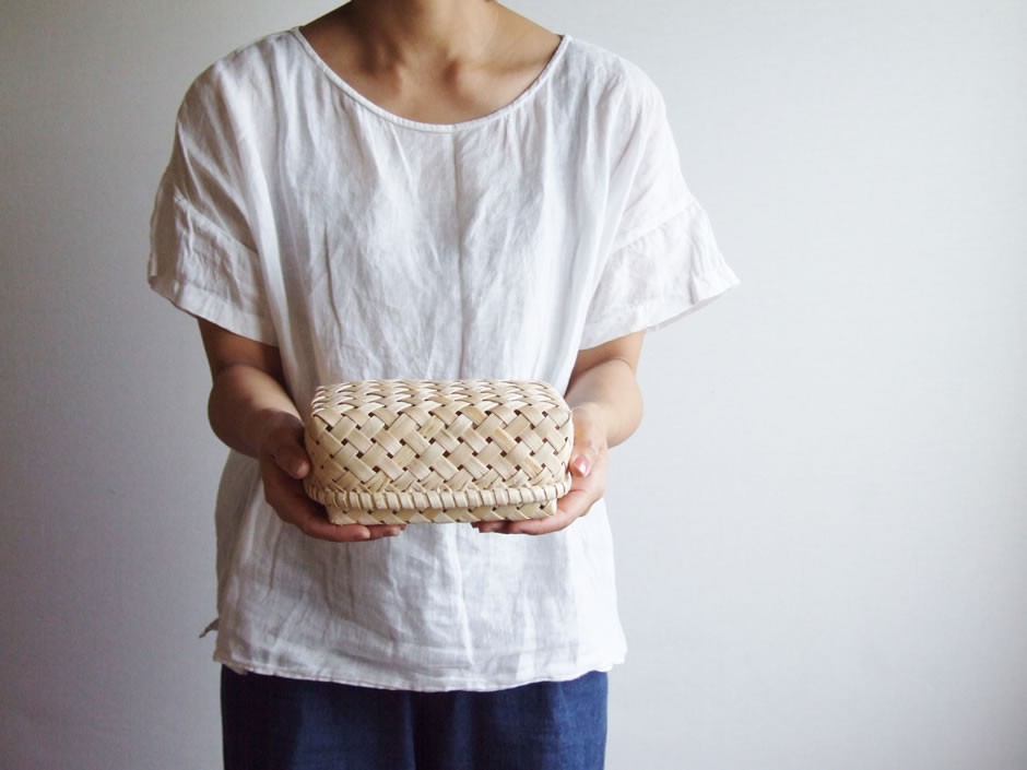 秋田県角館イタヤ細工 イタヤ長方形弁当かご 四つ目蓋付き おにぎり