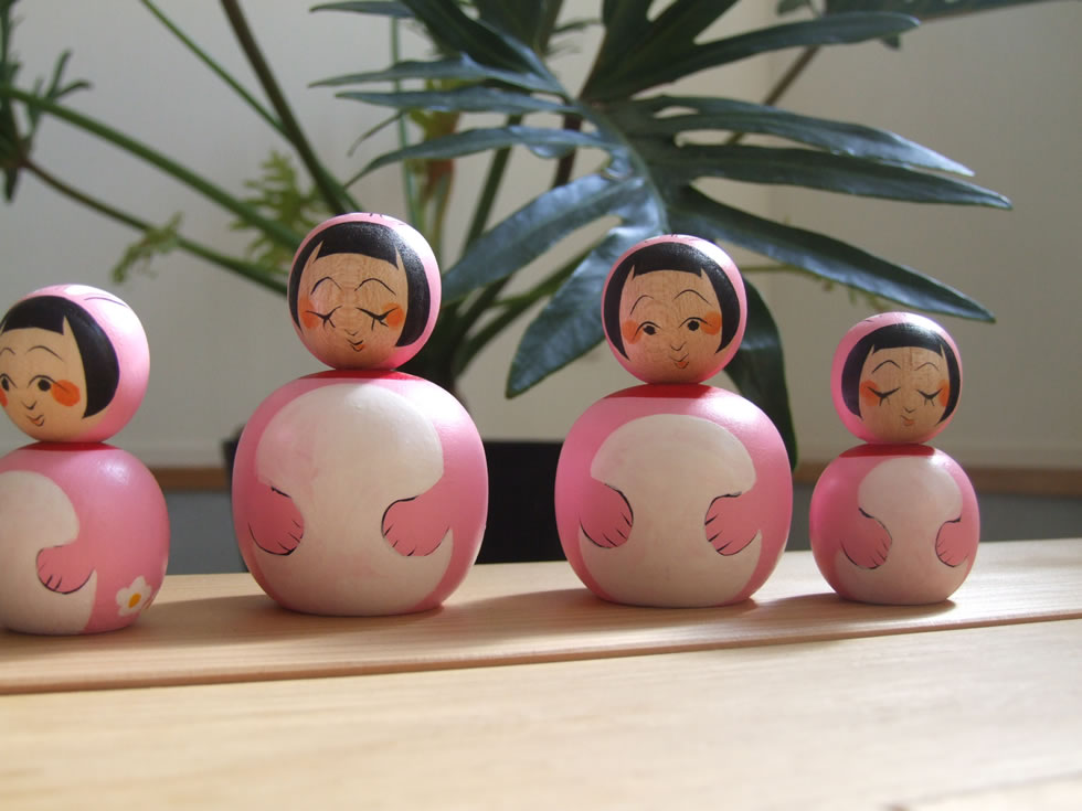 創作　こけし　まとめ売り　16体　箱無し　21cm〜9cm こけし（川）箱無し 創作 こけし まとめ売り 16体 箱無し 21cm〜9cm 2025