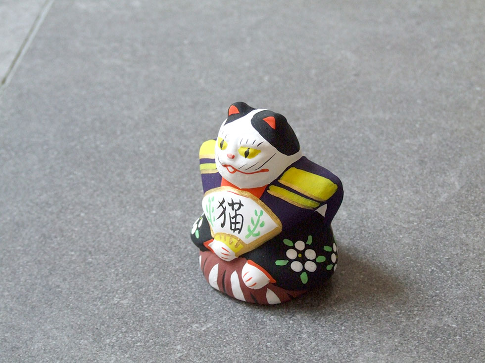 【時代物】郷土玩具 土人形 化け猫 着物 縁起物 江戸〜明治期 古道具 郷土玩具 民藝 福島県 工房千想 扇持ち猫 黒着物 縁起物 置物 開運