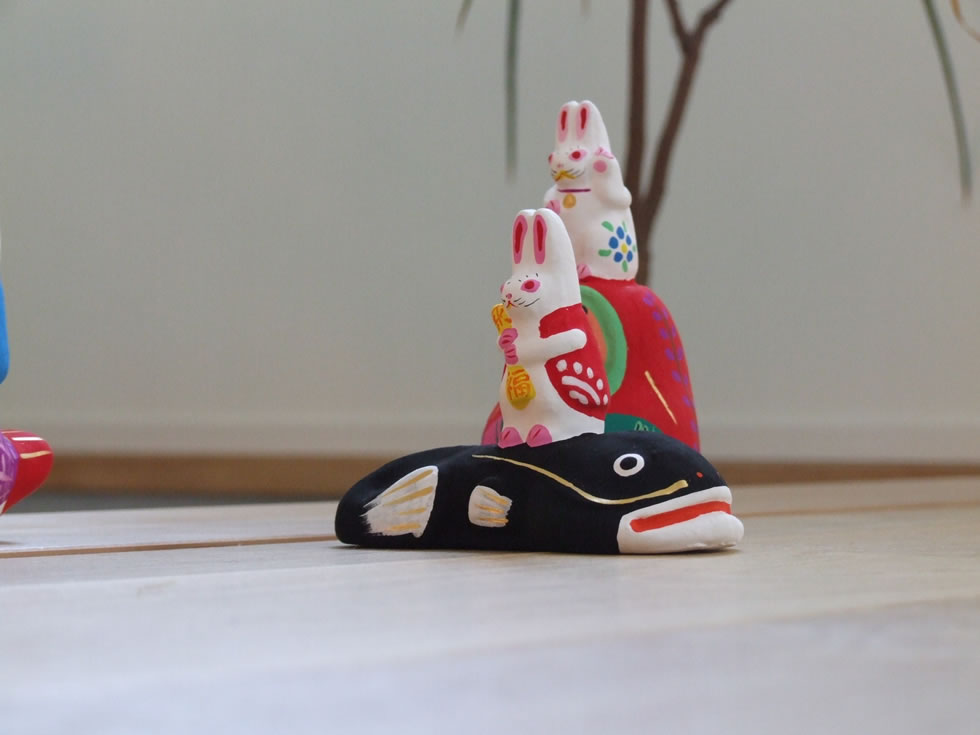 郷土玩具 民藝 福島県 工房千想 鯰乗り卯 干支 兎 縁起物 置物 人形