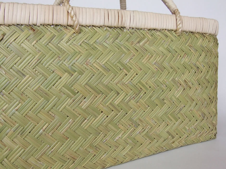 岩手県 鳥越竹細工　市場かご　スズ竹　尺4 楽天市場】岩手県鳥越地区の竹細工スズ竹(篠竹)市場かご 尺四(W44cm