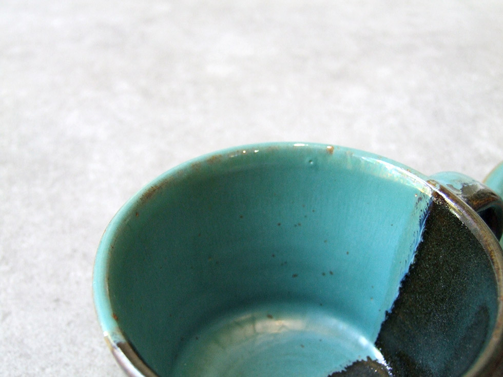 鳥取の民藝 牛ノ戸焼窯元 コーヒーカップ＆ソーサー 黒と緑 染分け B