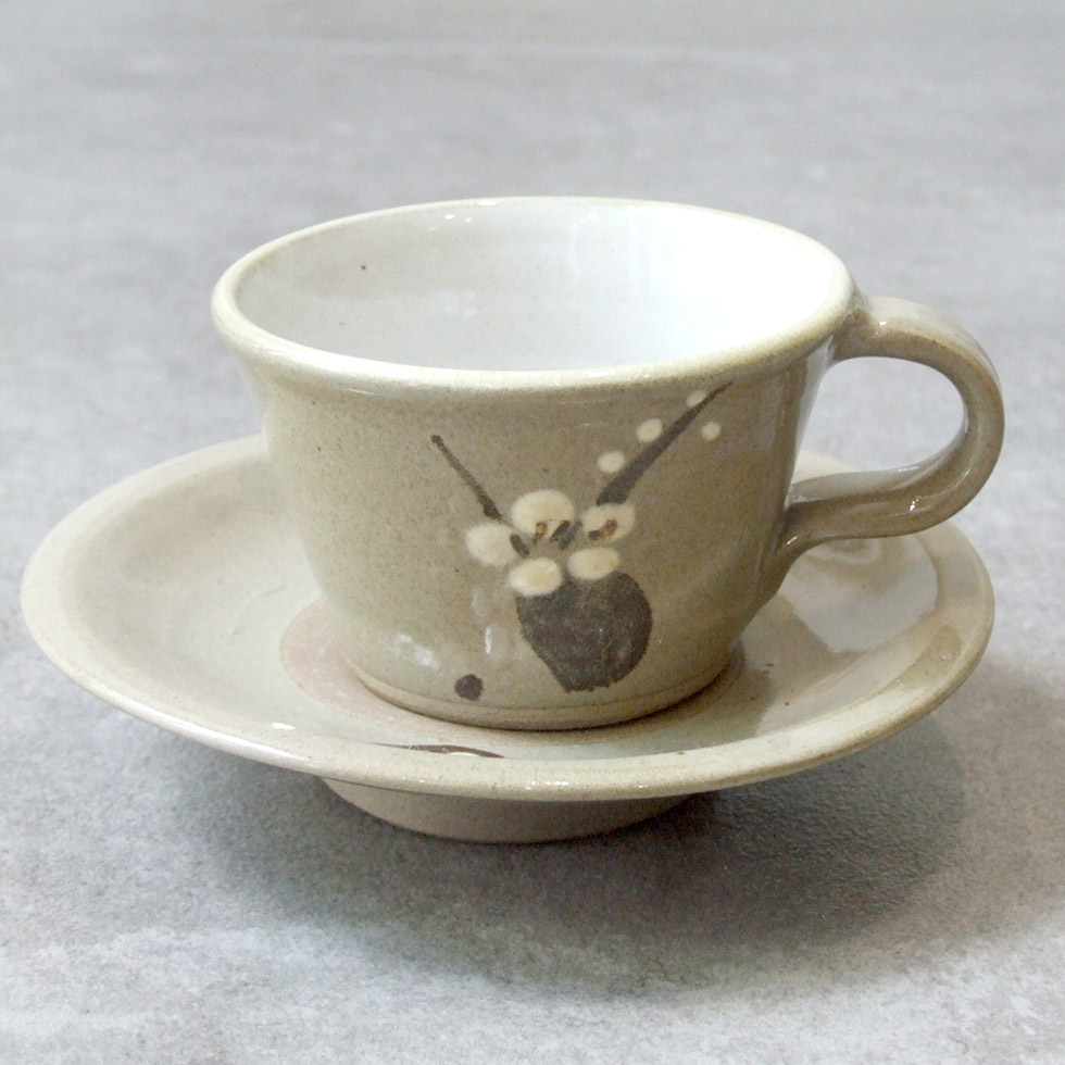 鳥取の民藝 牛ノ戸焼窯元 コーヒーカップ＆ソーサー 梅 B : おまめ