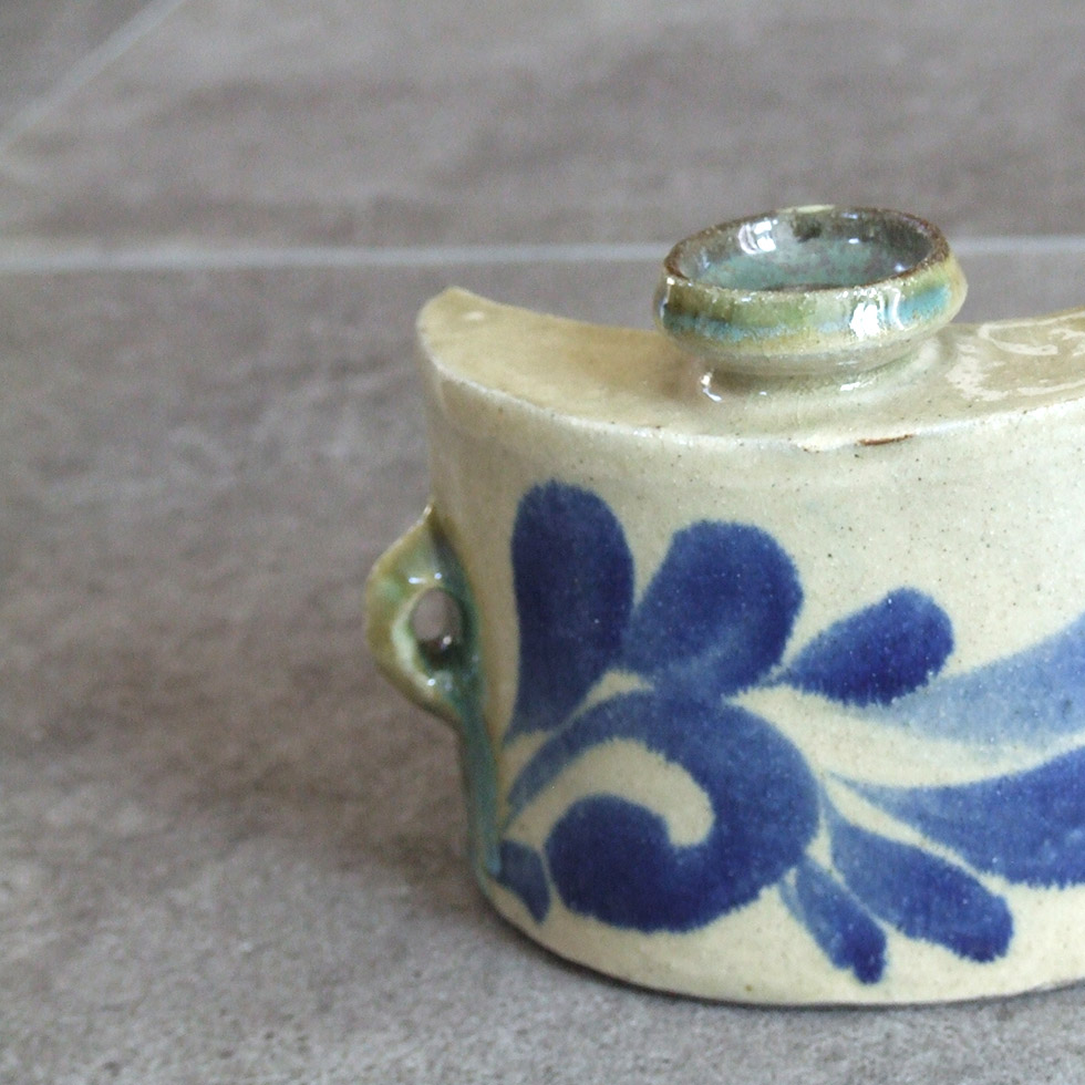 美品 抱瓶 焼物 沖縄 酒器 陶芸 飾りの持ち手が素敵な 丁寧なつくり
