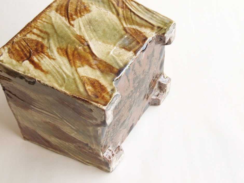 やちむん 民藝 読谷山焼 北窯 松田共司角物 小 三彩点打 : おまめ