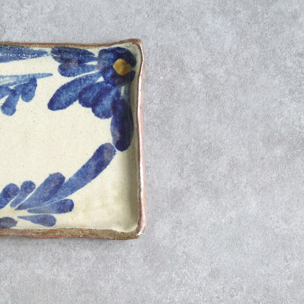 やちむん 唐草掻き落とし 大皿（40㎝）読谷村北窯 やちむん 唐草掻き