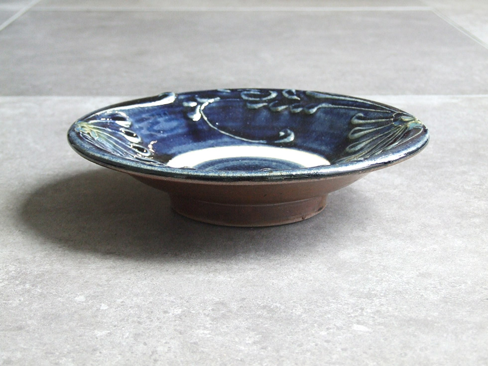 やちむん　北窯　沖縄　大皿　宮城　新品　陶器　登り窯　呉須　波　柄　青　レア やちむん 民藝 読谷山焼 北窯 宮城正享 7寸皿 中皿 イッチン