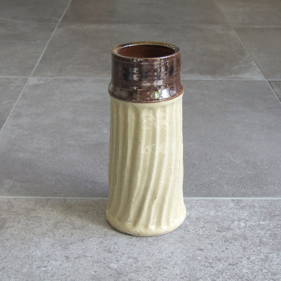 No3898 錦山焼 黒釉イッチン花文扁壷 高さ18cm 花器 民藝 送料