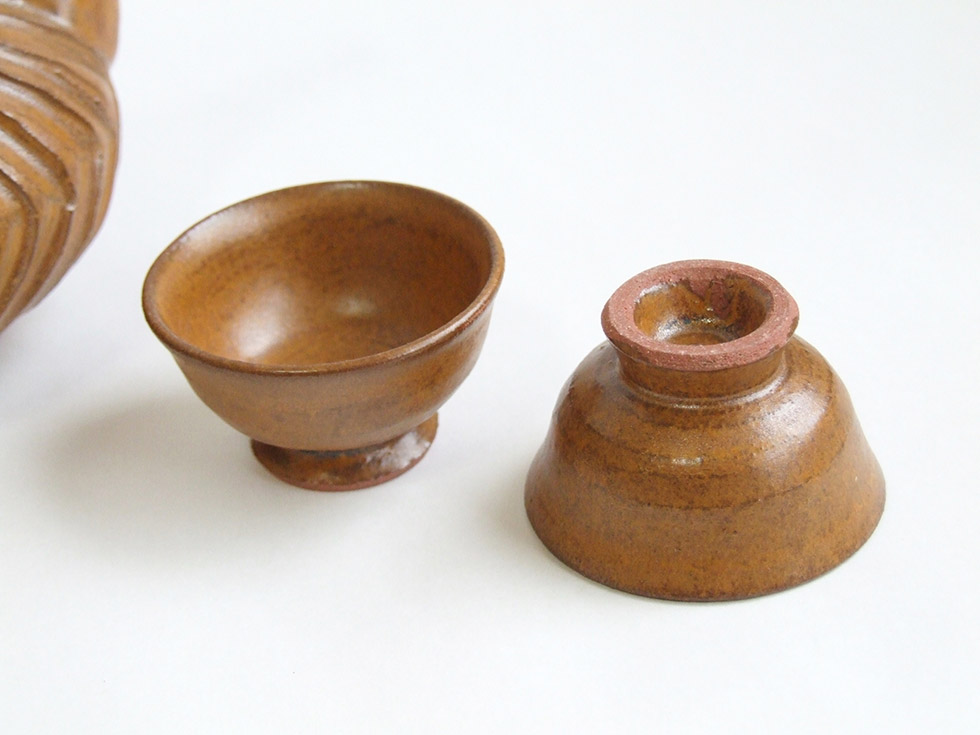 やちむん 民藝 金城彩子 カラカラ(玉入り) お猪口2つセット 茶 しのぎ