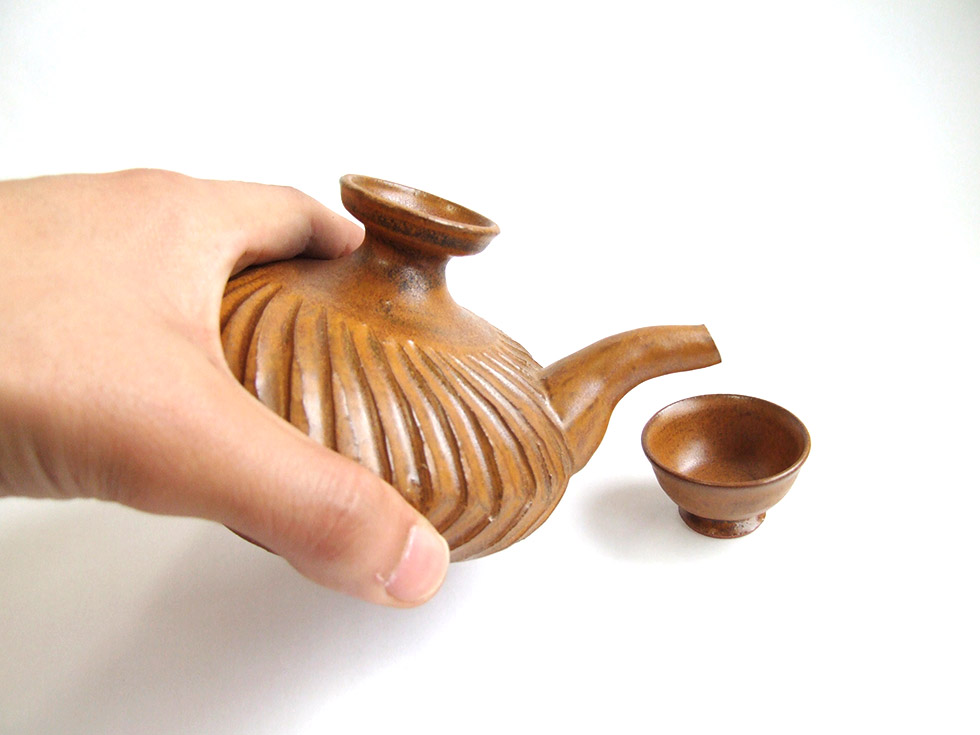 やちむん 民藝 金城彩子 カラカラ(玉入り) お猪口2つセット 茶 しのぎ