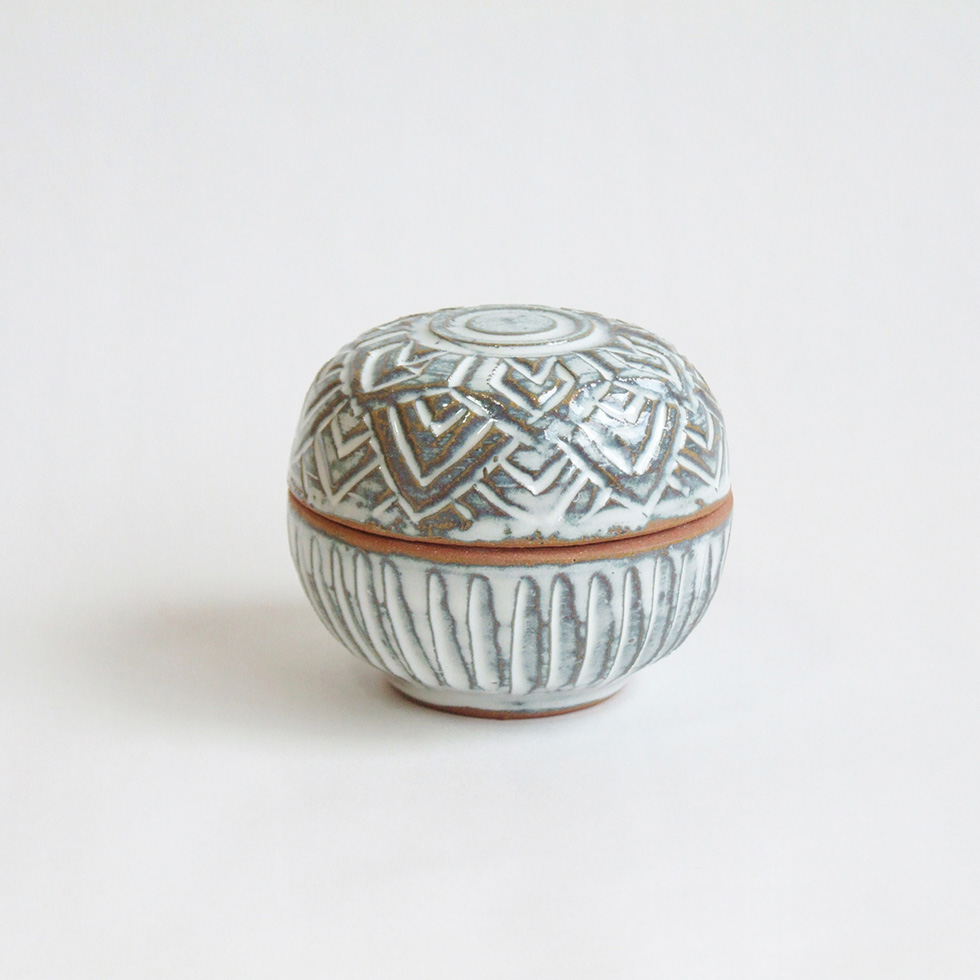 中国清時代　古粉彩シャム銀蓋物 サイズ直径10cm A famille rose 'peach' vase, tianqiuping Qing dynasty, 19th