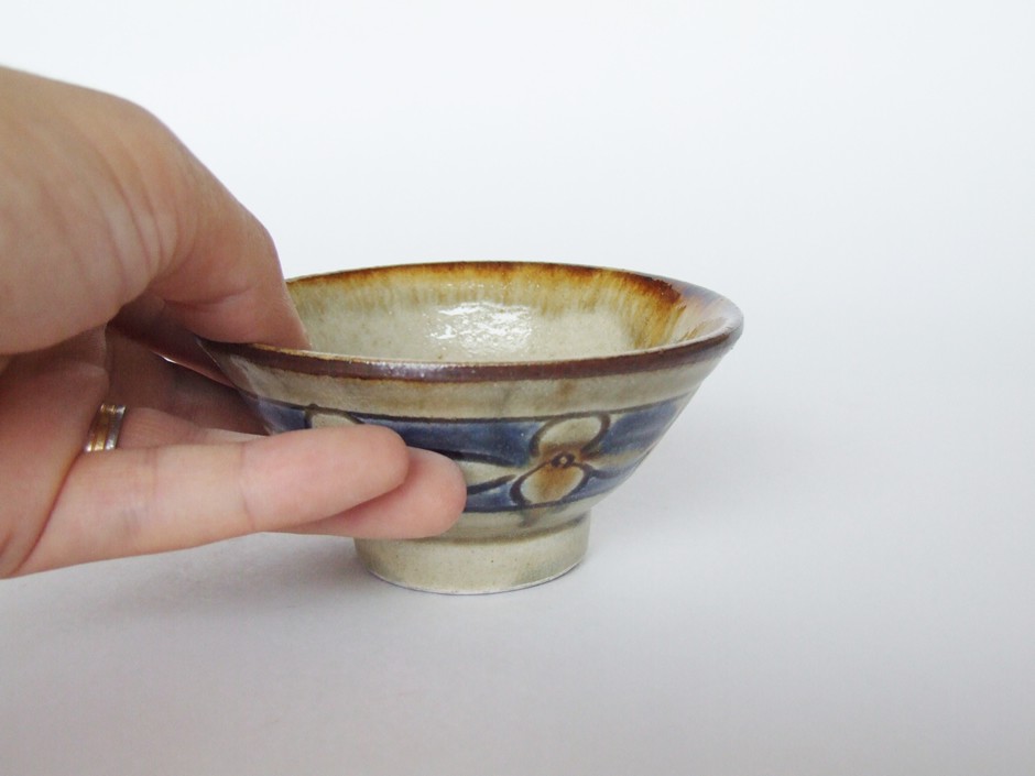やちむん 民藝 壺屋焼 陶藝玉城3.5寸マカイ(お茶碗) 輪花 : おまめ