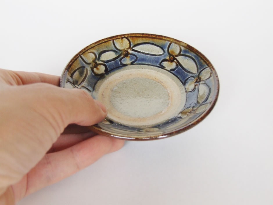 送料無料 やちむん 民藝 壺屋焼 陶藝玉城3.5寸皿 小皿 輪花 : おまめ