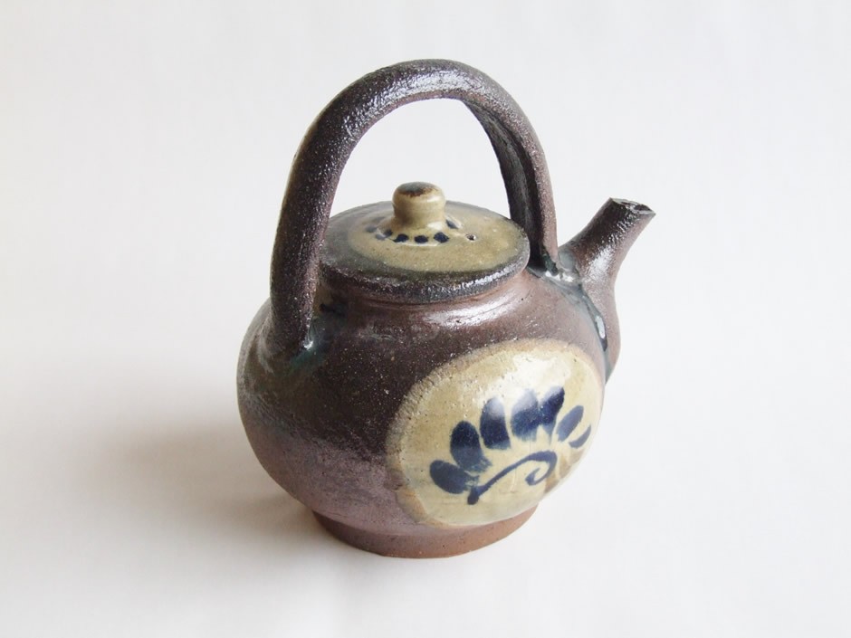 照屋窯さんも入荷しております | 琉球のうつわ HAKUGINHI