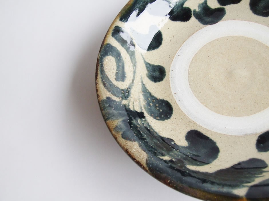 やちむん 民藝 読谷山焼 北窯 松田米司 8寸皿 中皿 呉須唐草1 : おまめ