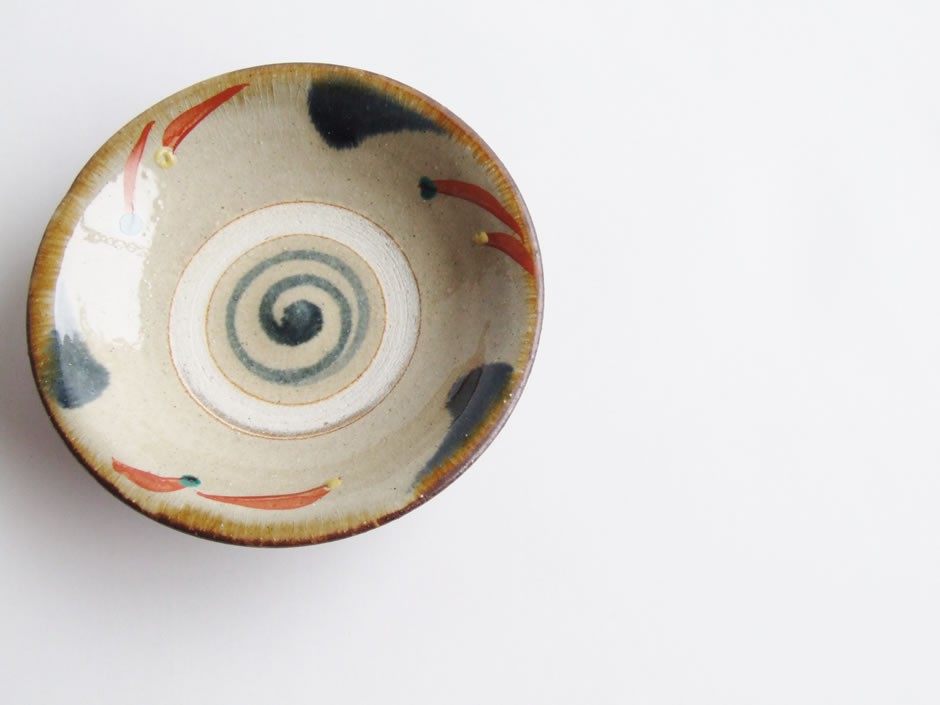 ヒヅミ峠舎 小皿 グリフォンと天使 読谷村焼 北窯 やちむん 陶器 作家 絵皿 ヒヅミ峠舎 - 作家さんの器と暮らしにまつわる道具のお店