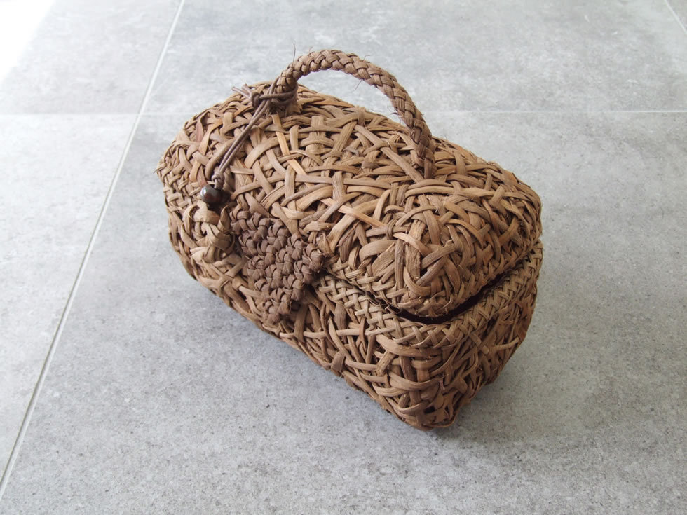 純国産 山葡萄かごバッグ 乱れ編みに花模様編み バニティバッグ