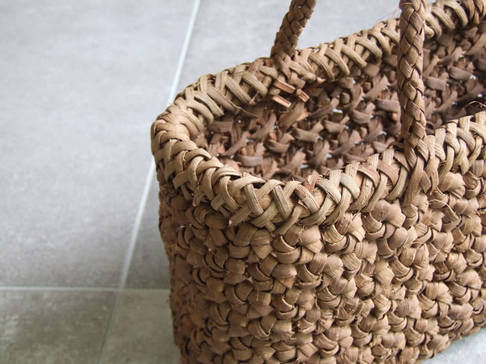 純国産 山葡萄かごバッグ 特上六角花模様編み 定番型 三つ編みハンドル 