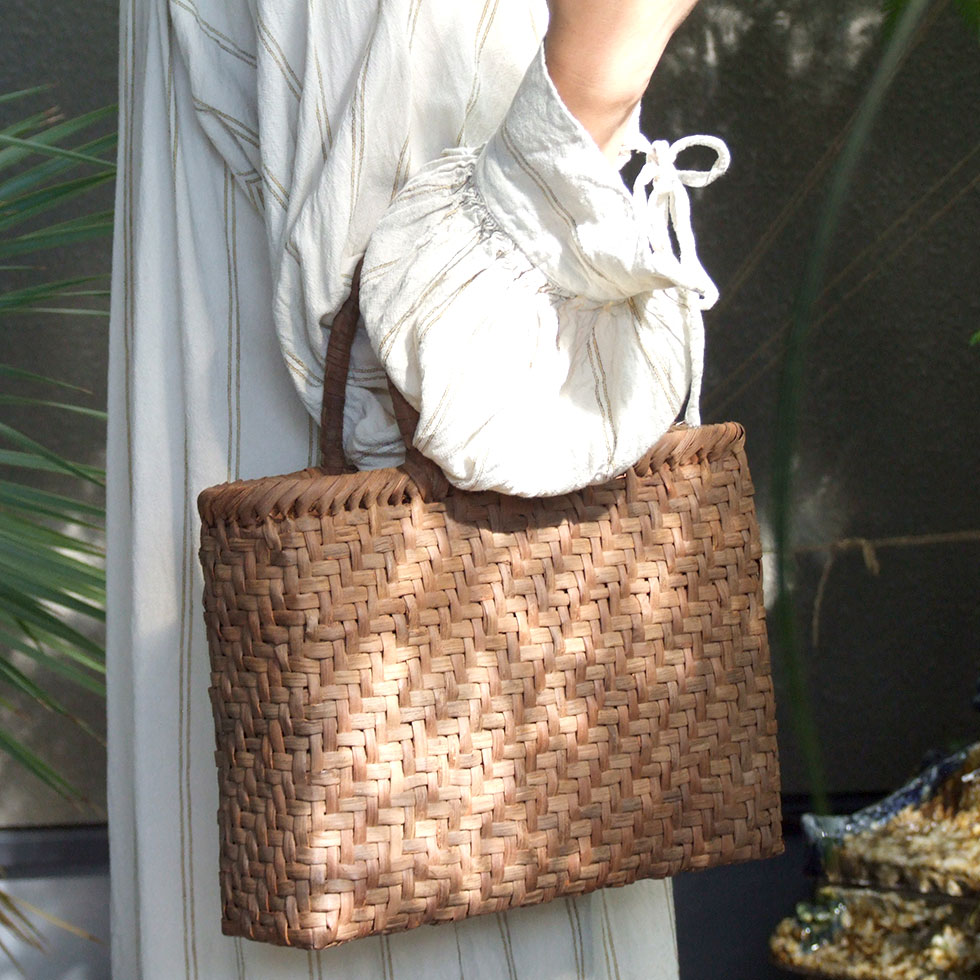 新品 長野産　極細3ミリ一番　柿渋2本飛び網代編み　山葡萄籠バッグ　サイズL 新品 長野産 極細3ミリ一番 柿渋2本飛び網代編み 山葡萄籠