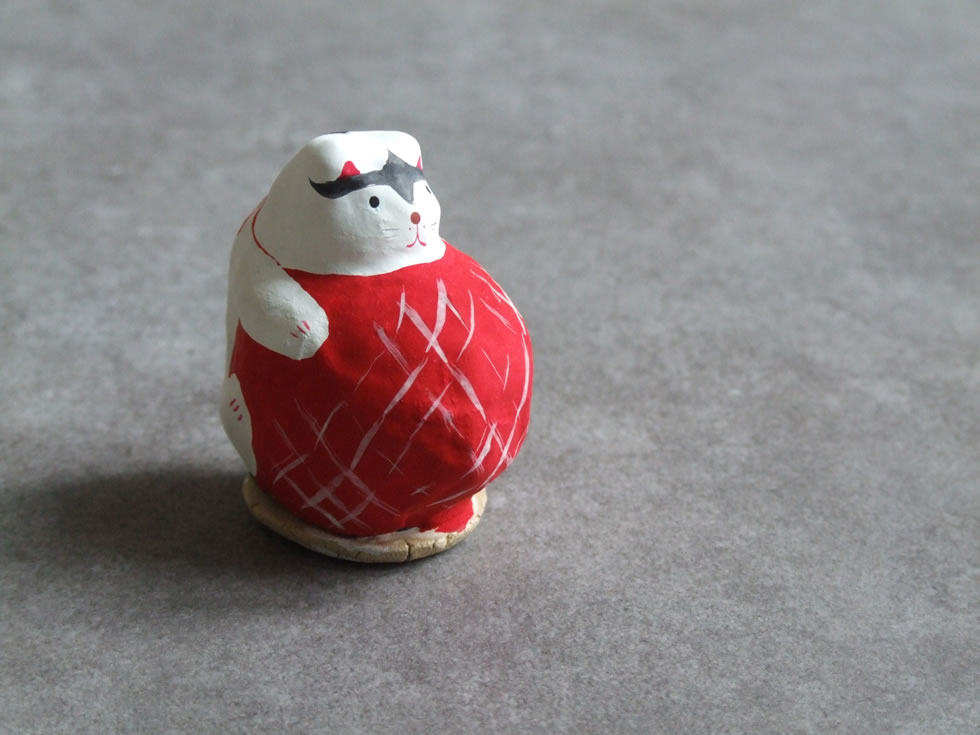 郷土玩具 民藝 山形県 山形張子 岩城人形店 まり猫 赤 縁起物 : おまめ