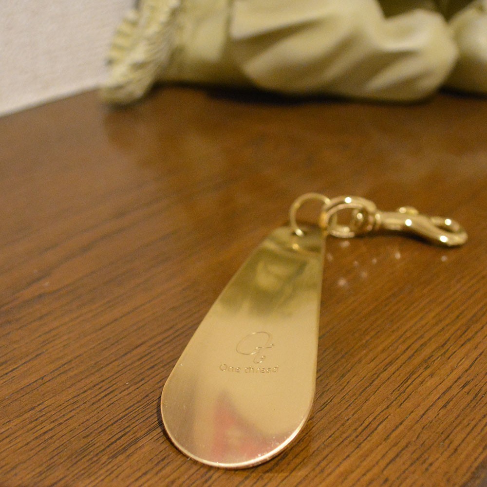 靴べら 携帯 12cmタイプ 真鍮 One thread シューホーン 短ベラ くつべら 日本製 鉄砲ナス ナスカン付き ソリッドブラス ノンポリッシュ 金色 無垢 ゴールドカラー