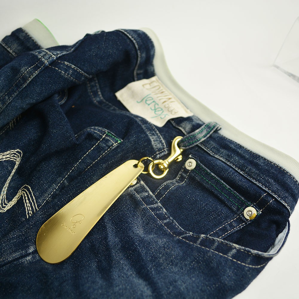 靴べら 携帯 12cmタイプ 真鍮 One thread シューホーン 短ベラ くつべら 日本製 鉄砲ナス ナスカン付き ソリッドブラス ノンポリッシュ 金色 無垢 ゴールドカラー