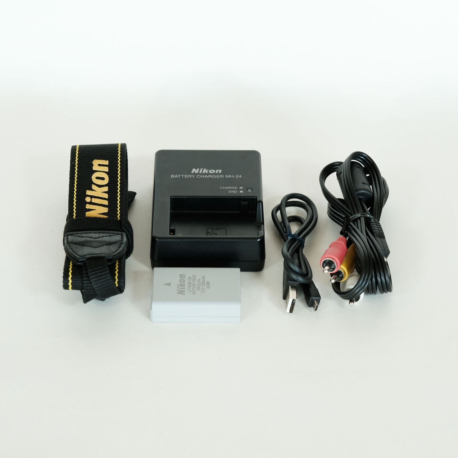 良品｜シャッター数17,824回] Nikon D5500 / デジタル一眼レフ ニコンF