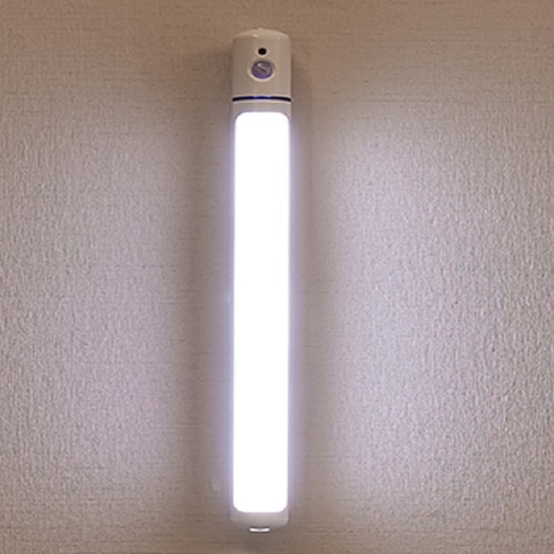 センサーライト 室内 電池 人感 LED 2本 セット 屋外 人感センサー LEDセンサーライト L...