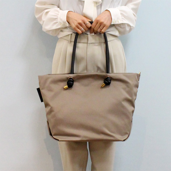 VIOLAd'ORO（ヴィオラドーロ） V-2204 ノットハンドル ナイロン トート