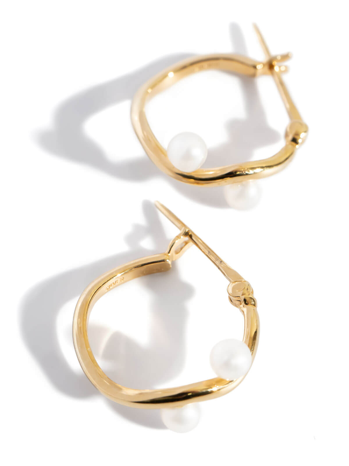 爆買 真珠 パール ピアス 揺れる フープ 金属アレルギー対応 18K 仕上げ 淡水パール afrizo-nadia アフリジオ・ナディア フープピアス レディース ピアスの画像
