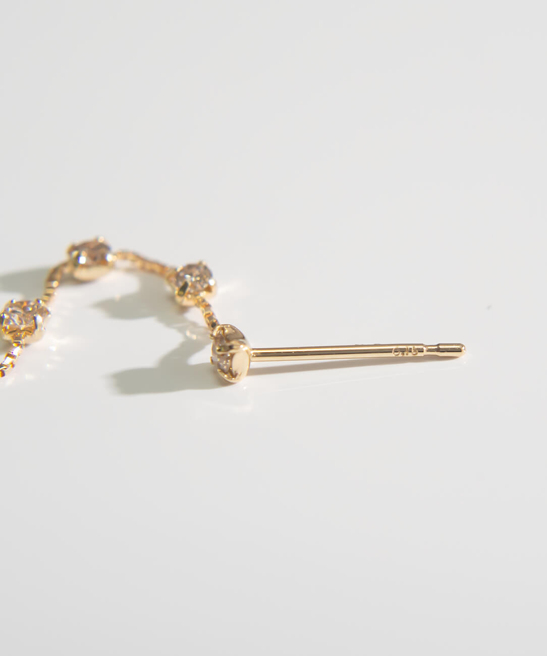爆買 ピアス レディース チェーンピアス 甲府 5連 ピアス ダイヤ 0.3ct 揺れる SIクラス Fido フィド ロングピアス 18金 18k 金属アレルギー対応 入園 入の画像