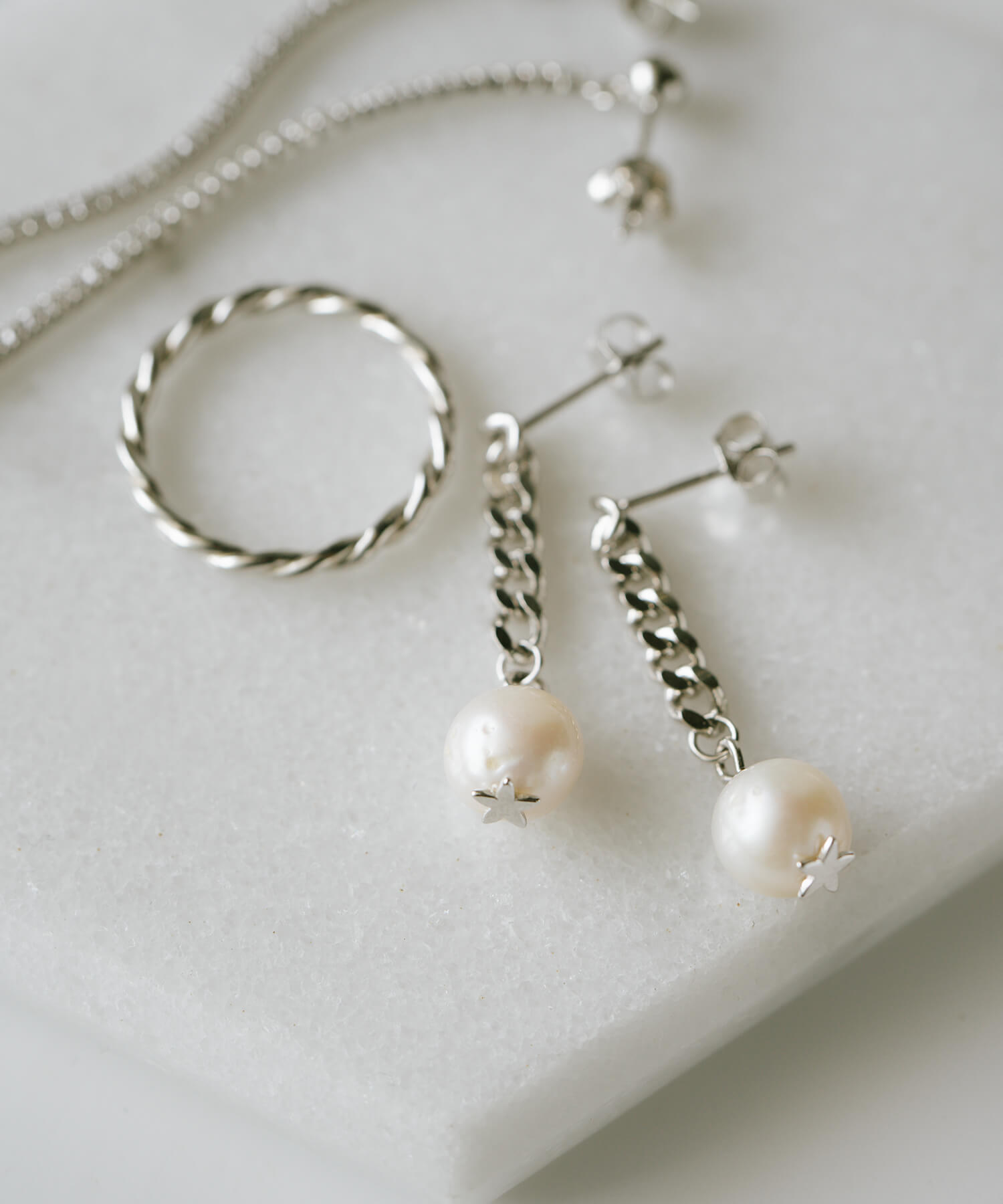 MATEO♦14Kダイヤモンドバー バロックパールピアス K10YGフレッシュウォーターパール/ダイヤモンドピアス
