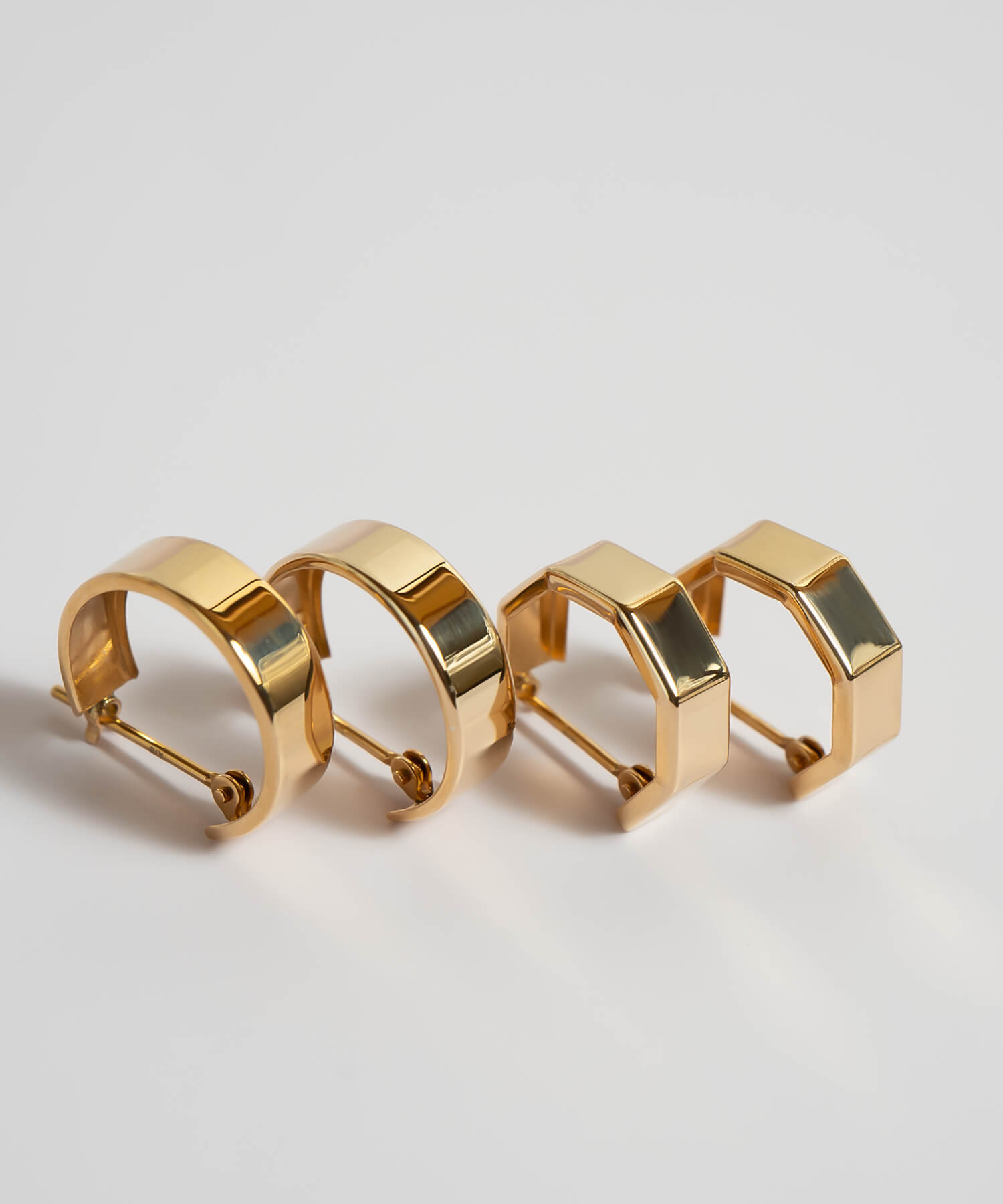 国内発送【Self-Portrait】18金メッキ ゴールド◇ピアス Ops. ピアス 18k 18金 フープ シンプル 6角 ラウンド 軽い つけ