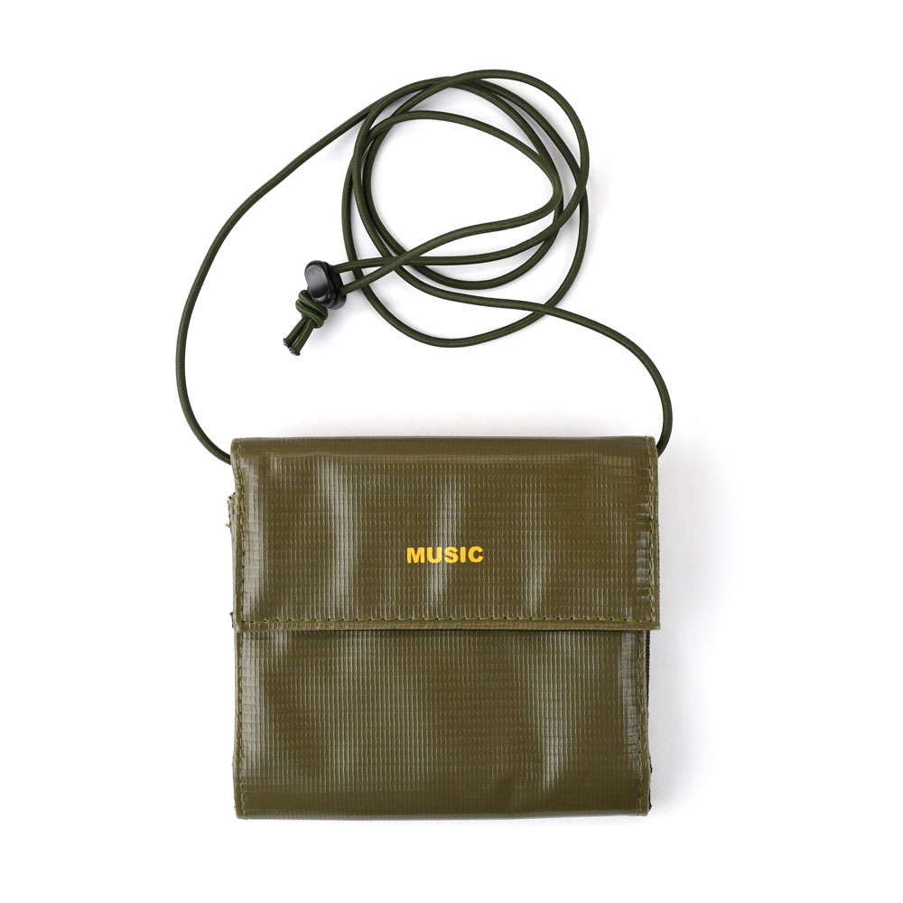 1/2 HALF 首から下げる財布 ターポリン MUSIC 1/2HALF 二つ折り財布