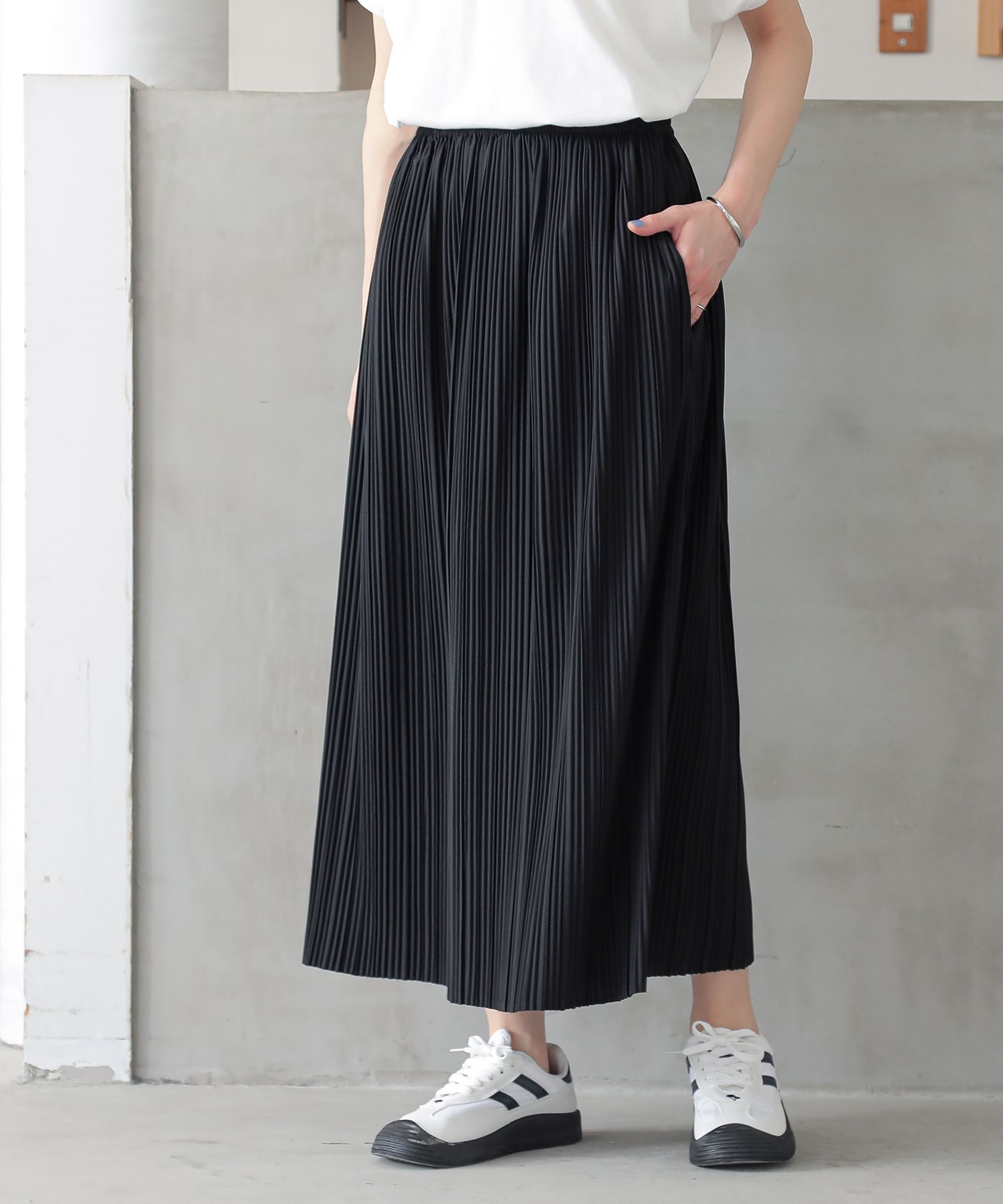 PRIORITYプリーツパンツスカート新品チャコールmal.レレレさん 新品 PRIORITY プリーツパンツ チャコール Mal. - メルカリ