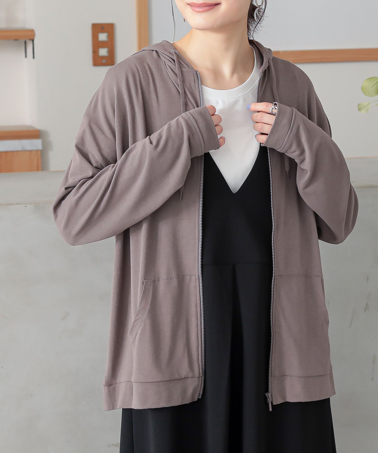 極美品☆北欧暮らしの道具店 軽やかUVカットパーカー フリーサイズ ペールグレー 極美品】北欧、暮らしの道具店「軽やかUVカットパーカー」軽量