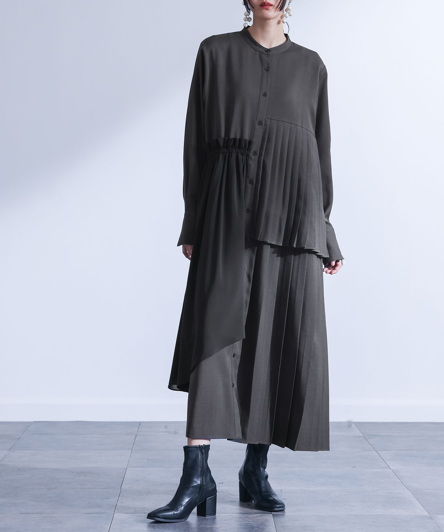 ＜冬新作＞【送料無料】『異素材アシンメトリープリーツワンピース』【メール便不可】【30】[ワンピース 長袖 レディース ドレス ロングワンピース プリーツ フレア シフォン バンドカラー アシンメトリー アシメ オケージョン 春 夏 秋 冬] osharewalker（オシャレウォーカー） ワンピース 長袖 レディース