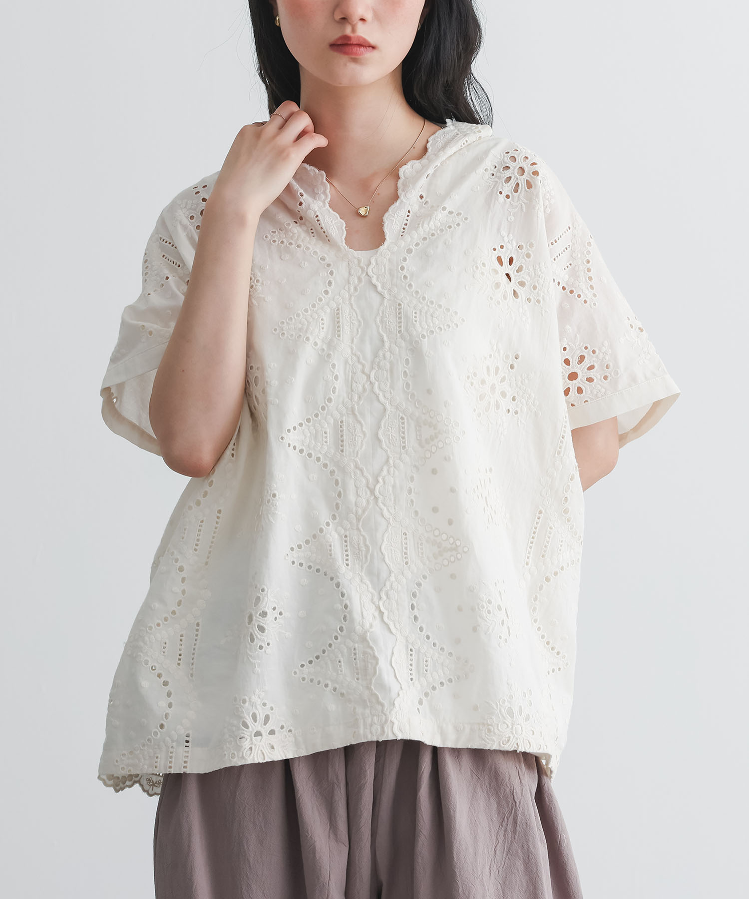 【極美品】イノセントワールド レース刺繍ブラウス 生成り Sサイズ osharewalker（オシャレウォーカー） ブラウス シャツ レディース