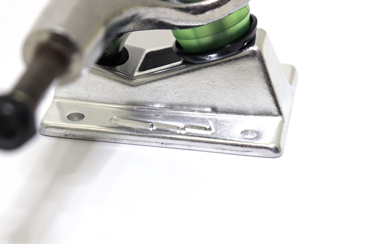 THUNDER TRUCKS (サンダートラック) LIGHTS POLISHED II HI 145