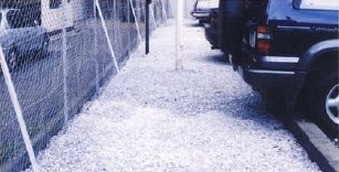 駐車場の砂利の下にザバーンを敷いたメリット