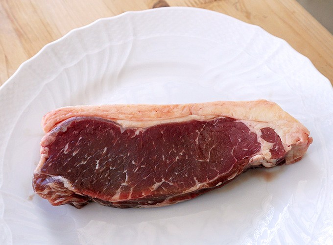 牛肉 牧草牛 放牧牛 ストリップロイン 200-250g グラスフェッド オーガニック オーストラリア産 ビーフ 赤身 ステーキ beef 肉 冷凍  :bf-tp-61-007:男の台所 - 通販 - Yahoo!ショッピング