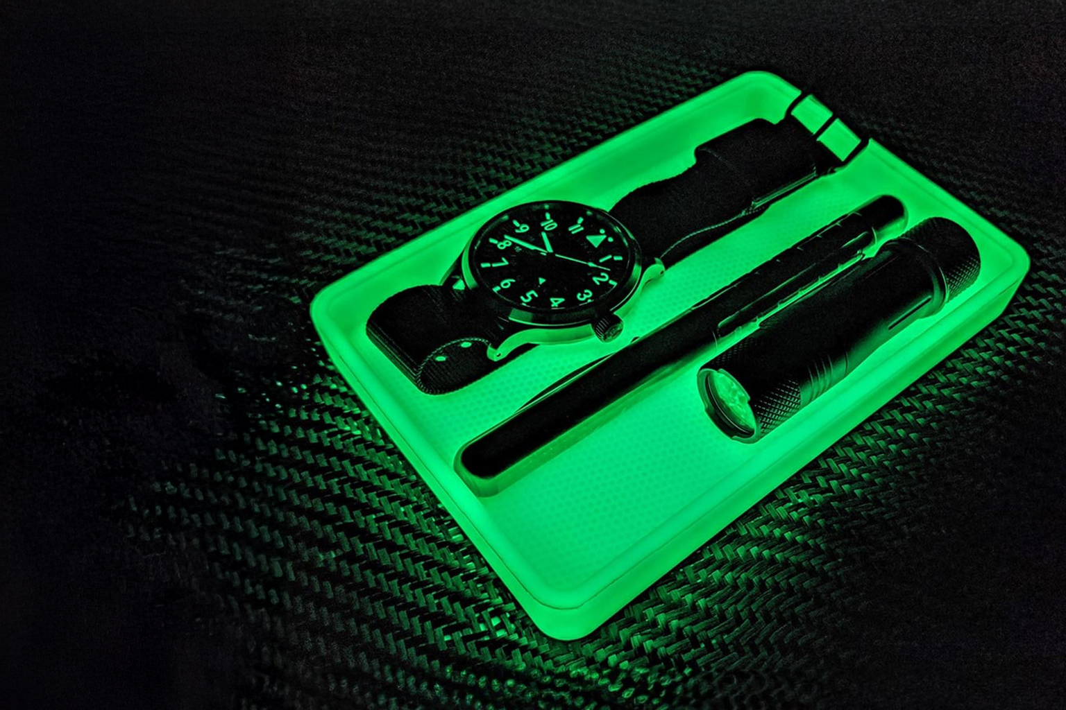 蓄光 トレイ マーカー お皿 つり銭トレー Maratac マラタック Glow Parts Tray 15.2x10.1x1.2cm 夜光 蛍光 燐光 トレー 卓上収納 整理 忘れなぼんキャンプ アウトドア 釣り 登山 サバイバル ブッシュクラフト キャンプ 