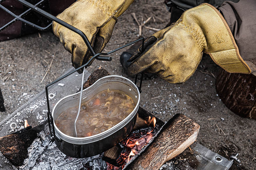 rothcoknife 戦闘飯盒2型 ROTHCO ロスコ 日本製 サバイバル 飯盒 2合 2型 兵式 軍用 メスティン 飯盒炊爨 ブッシュクラフト ソロキャンプ クッカー 調理器具 水蒸気炊飯 ツーリング ソロキャンプ 1人キャンプ道具