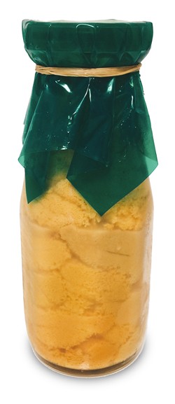 塩水ウニが入った牛乳瓶