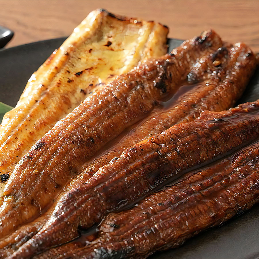 秘伝のタレで丁寧に焼き上げた活ニホンウナギの蒲焼き、白焼き　（3尾） 国産うなぎの蒲焼＆白焼きとおにぎりのセット 【蒲焼き3尾、白